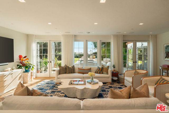 Image 3 of 72 For 705 Palisades Beach Road