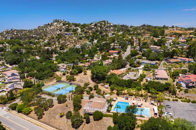 28551 Meadow Glen Way W, Escondido CA: https://media.crmls.org/mediaz/b4d2d2b9-990e-456a-a9d1-708141941944.jpg