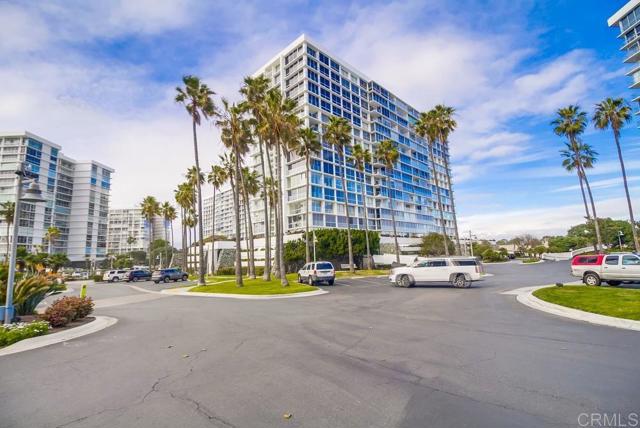 1810 Avenida Del Mundo, Coronado CA: https://media.crmls.org/mediaz/b4d3504f-c005-49a6-a868-650ee9c13c5b.jpg