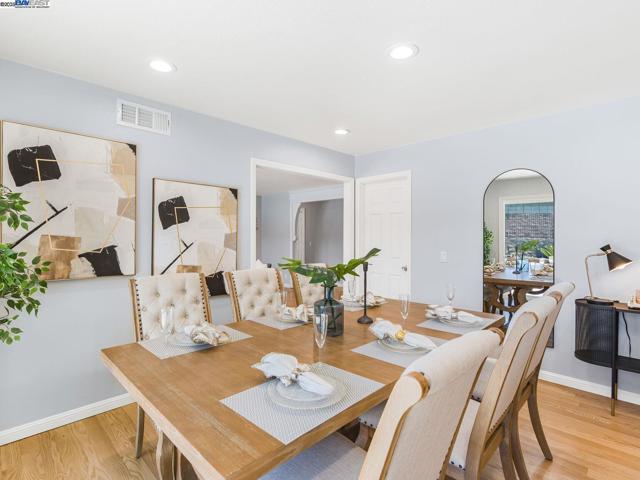 8612 Wicklow Ln, Dublin CA: https://media.crmls.org/mediaz/b4d35d75-c959-4724-8cb5-89376356258d.jpg
