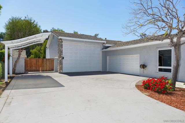 16334 Woodson View Rd, Poway CA: https://media.crmls.org/mediaz/b4d468b2-4374-4c7d-b691-1810079aab38.jpg