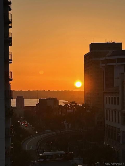 1551 4Th Ave, San Diego CA: https://media.crmls.org/mediaz/b4d4ddd3-d0e5-4ae8-9b62-b06bb16bf8a0.jpg