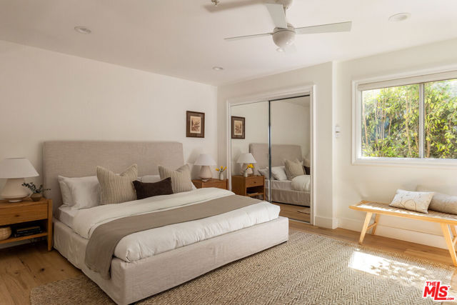 911 7th Street, Santa Monica CA: https://media.crmls.org/mediaz/b4d50d44-f2d5-4e21-aaf6-403a1026b867.jpg