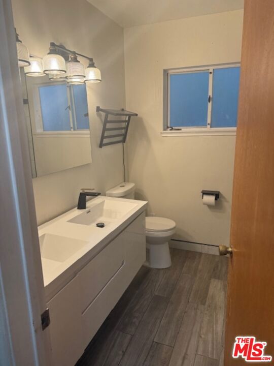 9333 Swinton Avenue, North Hills CA: https://media.crmls.org/mediaz/b4d51da4-5b99-492e-b806-08b2f1f6fb81.jpg