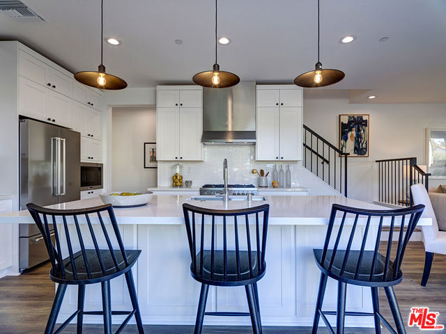 5600 W 78th Street, Los Angeles CA: https://media.crmls.org/mediaz/b4d5a9fd-f1d1-4b7e-8e05-17a1b6a542f1.jpg