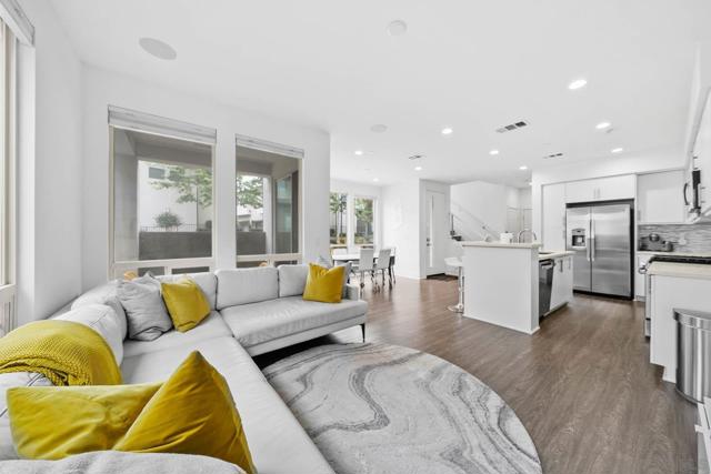 2335 Aperture Circle, San Diego CA: https://media.crmls.org/mediaz/b4d5b002-afb4-4740-9a3b-40d30826ab22.jpg