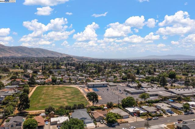 40167 Barbara St, Fremont CA: https://media.crmls.org/mediaz/b4d5bcac-7a3c-4e7b-81d4-2dd33d626139.jpg