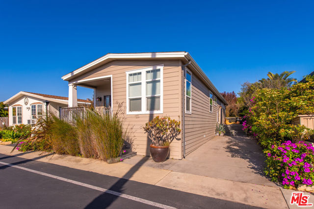 29500 Heathercliff Road, Malibu CA: https://media.crmls.org/mediaz/b4d6f457-1f4f-44a4-af58-e6382c37ceee.jpg