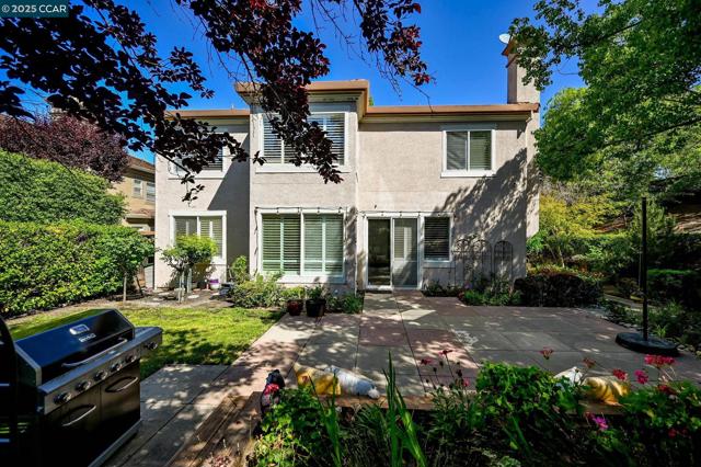 125 Coriander Ct, San Ramon CA: https://media.crmls.org/mediaz/b4d71777-1aa2-492a-9b57-da9c7d764674.jpg