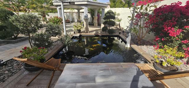 6 Voltaire Court, Rancho Mirage CA: https://media.crmls.org/mediaz/b4d773e7-9105-498c-b810-b1e5300a408a.jpg