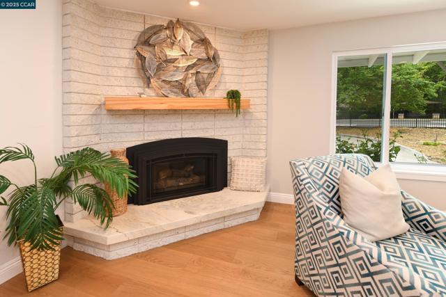 2200 Tice Valley Blvd +3BR ADU, Walnut Creek CA: https://media.crmls.org/mediaz/b4d83bac-f60c-4464-83c7-1f8988600b39.jpg