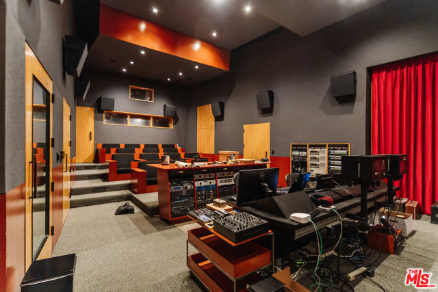 7017 Senalda Road, Los Angeles CA: https://media.crmls.org/mediaz/b4d8dda8-9739-4286-931a-76fdbc414c94.jpg
