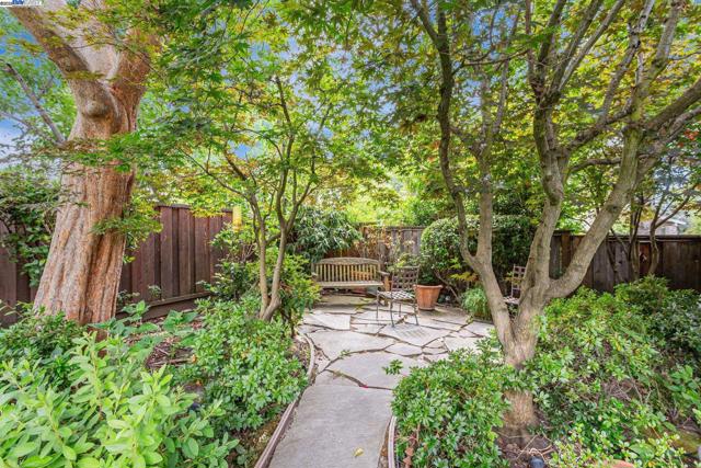736 Tunbridge Rd, Danville CA: https://media.crmls.org/mediaz/b4d8ebbe-1413-4418-ac88-657b110890d0.jpg