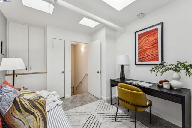 311 4th St, Oakland CA: https://media.crmls.org/mediaz/b4d9bebf-d15f-4dba-a9fc-1a5cdb123518.jpg