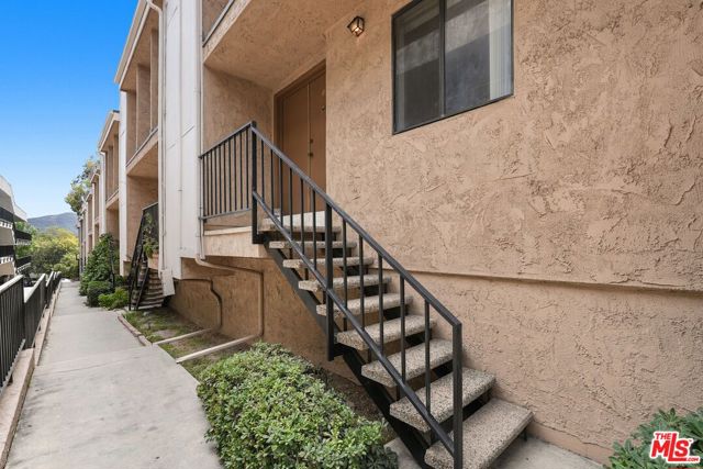 3245 Altura Avenue, 8 photo 3