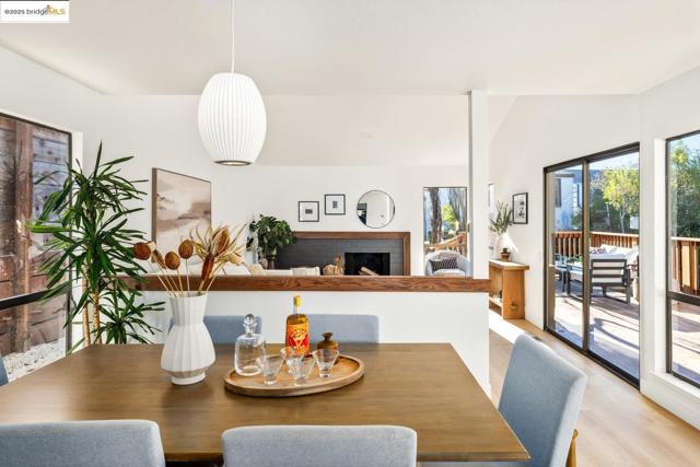 568 Vistamont Ave, Berkeley CA: https://media.crmls.org/mediaz/b4dac284-013b-4080-b4c3-8e65570fd65b.jpg