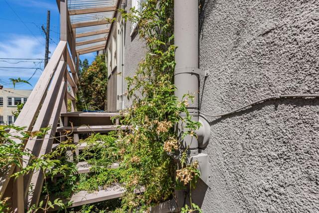 1585 Arch Street, Berkeley CA: https://media.crmls.org/mediaz/b4daee3a-366d-4a1c-99d0-537a43845412.jpg