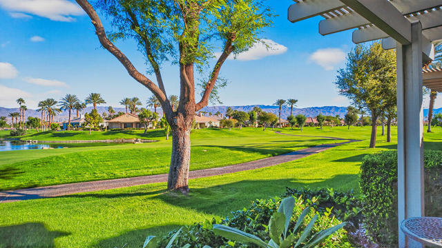 80170 Royal Birkdale Drive, Indio CA: https://media.crmls.org/mediaz/b4db57c6-b0aa-4c01-a198-dde1f5e72a06.jpg