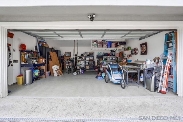 2293 Alta Vista Drive, Vista CA: https://media.crmls.org/mediaz/b4dc0e9c-6015-4ec8-878d-b77c2ce72c99.jpg