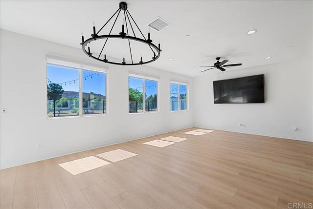 Detail Gallery Image 9 of 49 For 31552 Calle De Las Rosas, Bonsall,  CA 92003 - 4 Beds | 2/1 Baths
