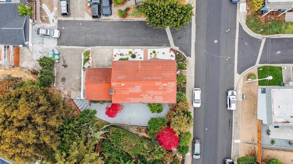 https://media.crmls.org/mediaz/b4dc73ae-7230-44d7-9efe-2f0873cc3d24.jpg?preset=X-Large
