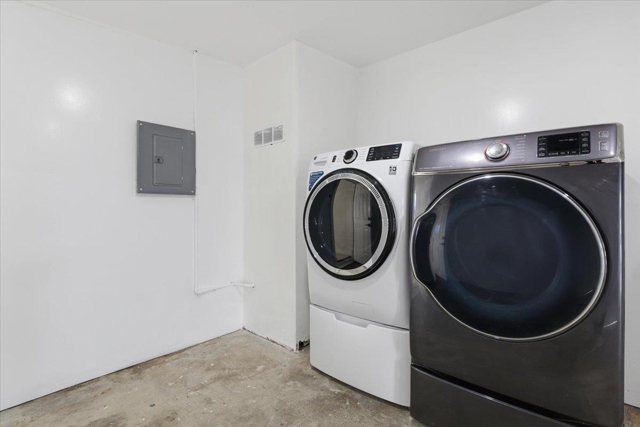 27707 La Porte Ave, Hayward CA: https://media.crmls.org/mediaz/b4dd2d38-12df-4867-a99e-3978002da1ff.jpg