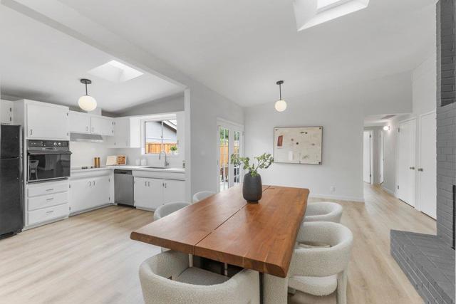 385 Cronin Drive, Santa Clara CA: https://media.crmls.org/mediaz/b4dd3204-5e20-4b3a-ad4c-bcc6fdbad0ce.jpg