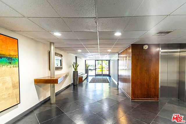 750 N Kings Road, West Hollywood CA: https://media.crmls.org/mediaz/b4dda798-5793-4b59-8884-8f18ba070d44.jpg
