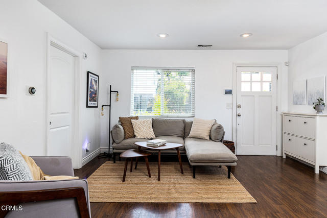 Detail Gallery Image 8 of 46 For 2285 Moss Ave, Los Angeles,  CA 90065 - 2 Beds | 3 Baths