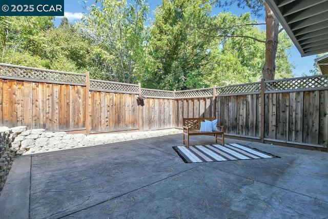 4782 Starflower Dr, Martinez CA: https://media.crmls.org/mediaz/b4de8ad7-eccb-4396-901c-64a9b37aa6d1.jpg