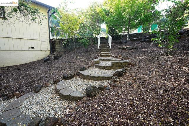3196 Sudbury RD, Cameron Park CA: https://media.crmls.org/mediaz/b4de9b4f-2bc7-48ce-bddd-9808b2a84c8c.jpg