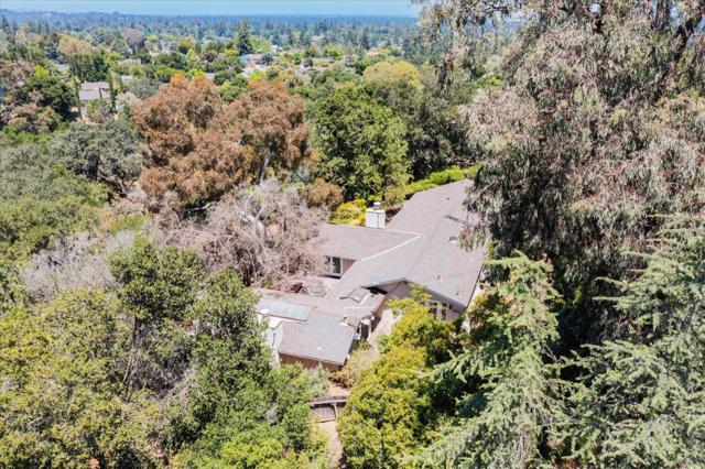 5824 Arboretum Drive, Los Altos CA: https://media.crmls.org/mediaz/b4df77bc-cac4-4c5d-9adc-0004be52b07d.jpg