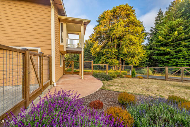 16611 Pearl Ranch Road, Fort Bragg CA: https://media.crmls.org/mediaz/b4dfa7a1-df16-45ab-875a-a55f71bc682d.jpg
