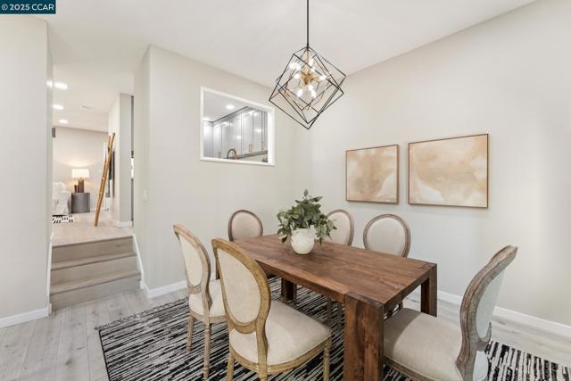 332 Kinross Dr, Walnut Creek CA: https://media.crmls.org/mediaz/b4e02275-5a13-4bfb-89f9-4fe6340ee19e.jpg