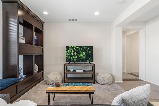 Image 22 of 45 For 84345 Volare Avenue