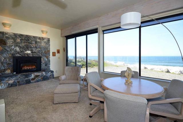 22800 E Cliff Drive, Santa Cruz CA: https://media.crmls.org/mediaz/b4e14f10-3ef2-4c41-935c-e74ed13cda86.jpg