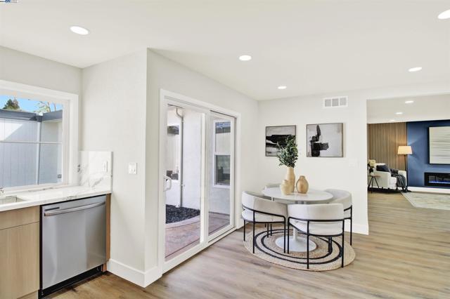 4166 Peregrine Way, Pleasanton CA: https://media.crmls.org/mediaz/b4e16016-e45f-48f7-bc39-5854149bdd92.jpg