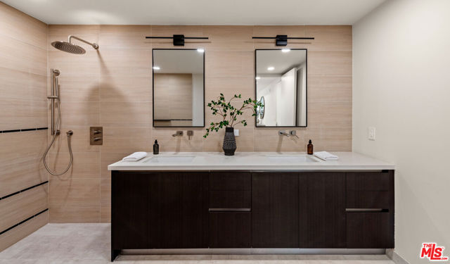 Drew Fenton | 505 S Barrington Avenue Los Angeles CA | MLS: 7082117