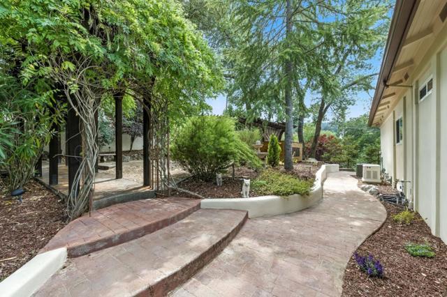 18702 Bear Creek Road, Los Gatos CA: https://media.crmls.org/mediaz/b4e1940e-40ff-400e-8fb0-a9cf01be1890.jpg