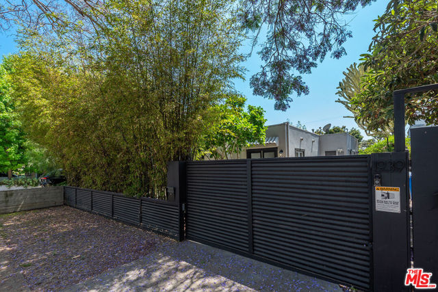 1939 Purdue Avenue, Los Angeles CA: https://media.crmls.org/mediaz/b4e26342-9753-4018-a83e-fd367c906dc1.jpg