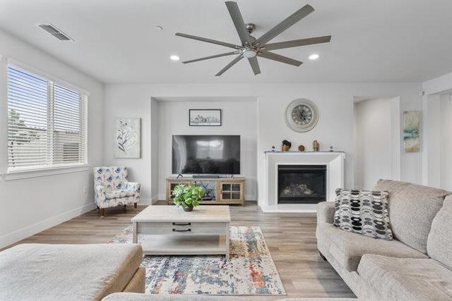 256 Copperleaf Lane, San Juan Bautista CA: https://media.crmls.org/mediaz/b4e2753c-c183-4788-8315-f831c6375adb.jpg