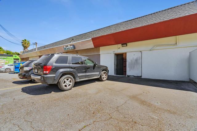 5272 5272 Monterey Road, San Jose CA: https://media.crmls.org/mediaz/b4e27ea7-f412-4455-9329-7589daf9c104.jpg