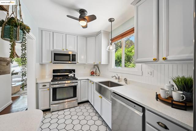 3316 Coolidge Ave, Oakland CA: https://media.crmls.org/mediaz/b4e2bd09-4de6-4ecd-80b5-749bdabd10d5.jpg