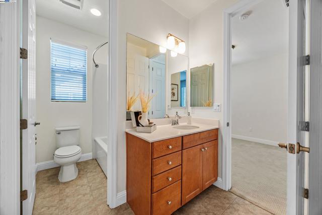 Jack and Jill bath between two bedrooms