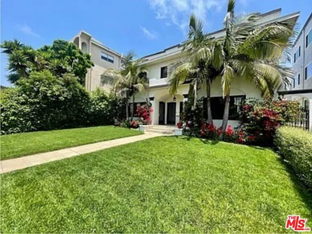 837 5th Street, Santa Monica CA: https://media.crmls.org/mediaz/b4e30b2c-874c-4cdd-82c4-5cca97100c3a.jpg