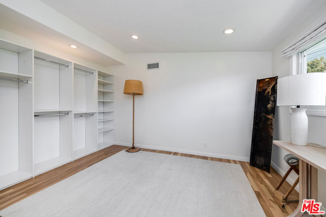5761 Calpine Drive, Malibu CA: https://media.crmls.org/mediaz/b4e30f9f-69e4-4b4a-a70c-1c6e03fee21c.jpg