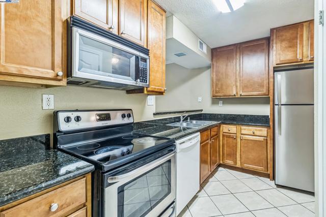 7166 N Fruit Ave, Fresno CA: https://media.crmls.org/mediaz/b4e32857-12ba-423f-85e2-21a9ff75e4c1.jpg