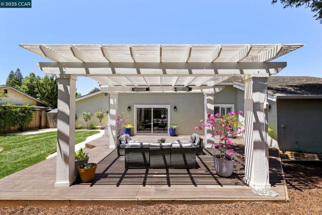 1140 Jamie Dr, Concord CA: https://media.crmls.org/mediaz/b4e3bf8b-3912-4f77-8d21-129293b50399.jpg