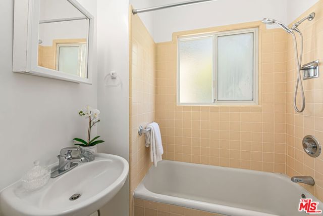 10815 Rochester Avenue, Los Angeles CA: https://media.crmls.org/mediaz/b4e3e837-1a4f-44e1-bcaa-5220960c64b4.jpg