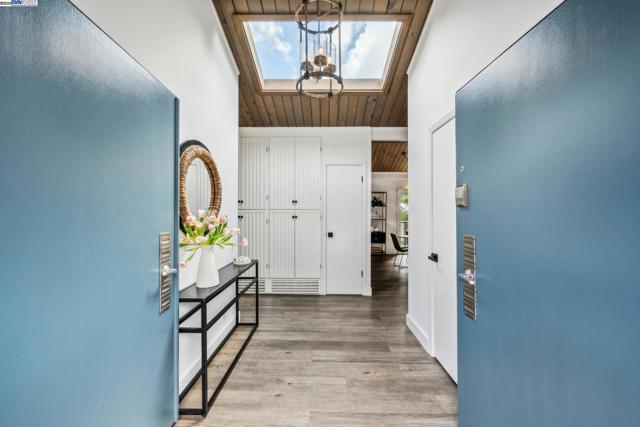589 TAHOS ROAD, Orinda CA: https://media.crmls.org/mediaz/b4e43d1b-3192-4ae2-85ab-f12723aeede4.jpg